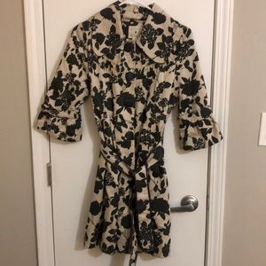 Patterned coat, 3/4 length sleeves.